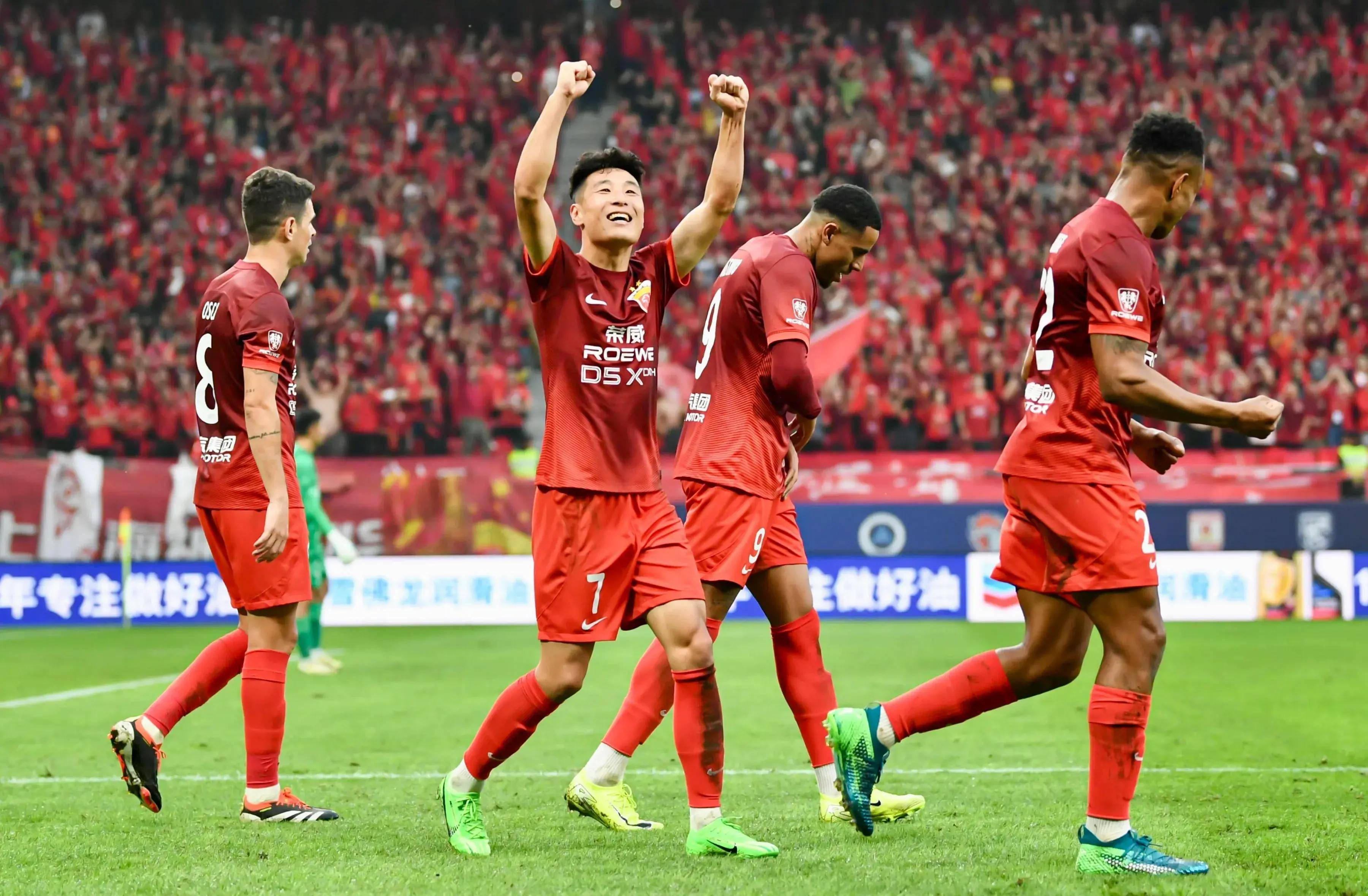 亚冠赛程吃紧；上海申花赛前豪取连胜；更衣室稳定；轮换策略成焦点(2025亚冠赛程时间表)