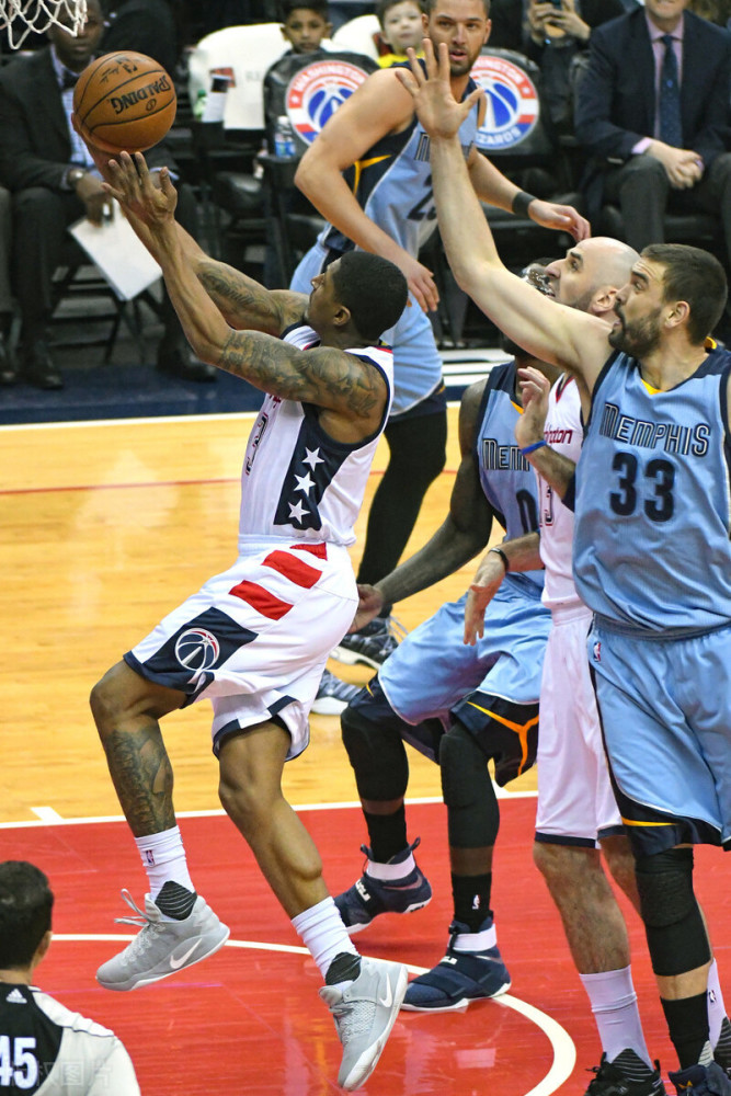 孟菲斯灰熊迎足总杯关键赛，冲刺阶段外线爆发，悬念犹存，纪律约束更严格(阿尔梅勒vs多德勒支半全场预测)