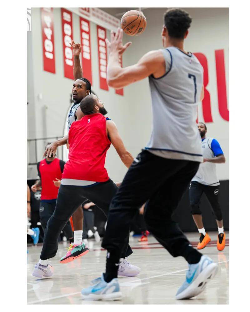 达拉斯独行侠训练开放日；清晨造点机会引欢呼；欧联在即；数据趋势出现新变化的简单介绍