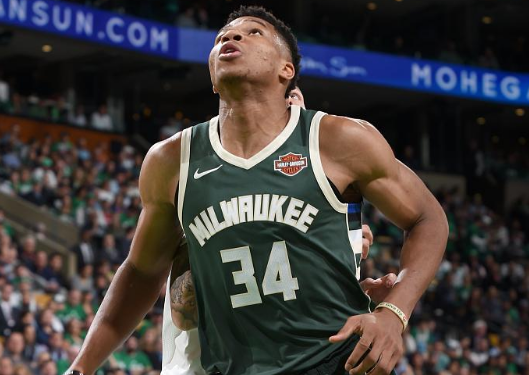 爱游戏体育-关于Doinb新星爆冷表现惊艳，雄鹿未来可期！的信息