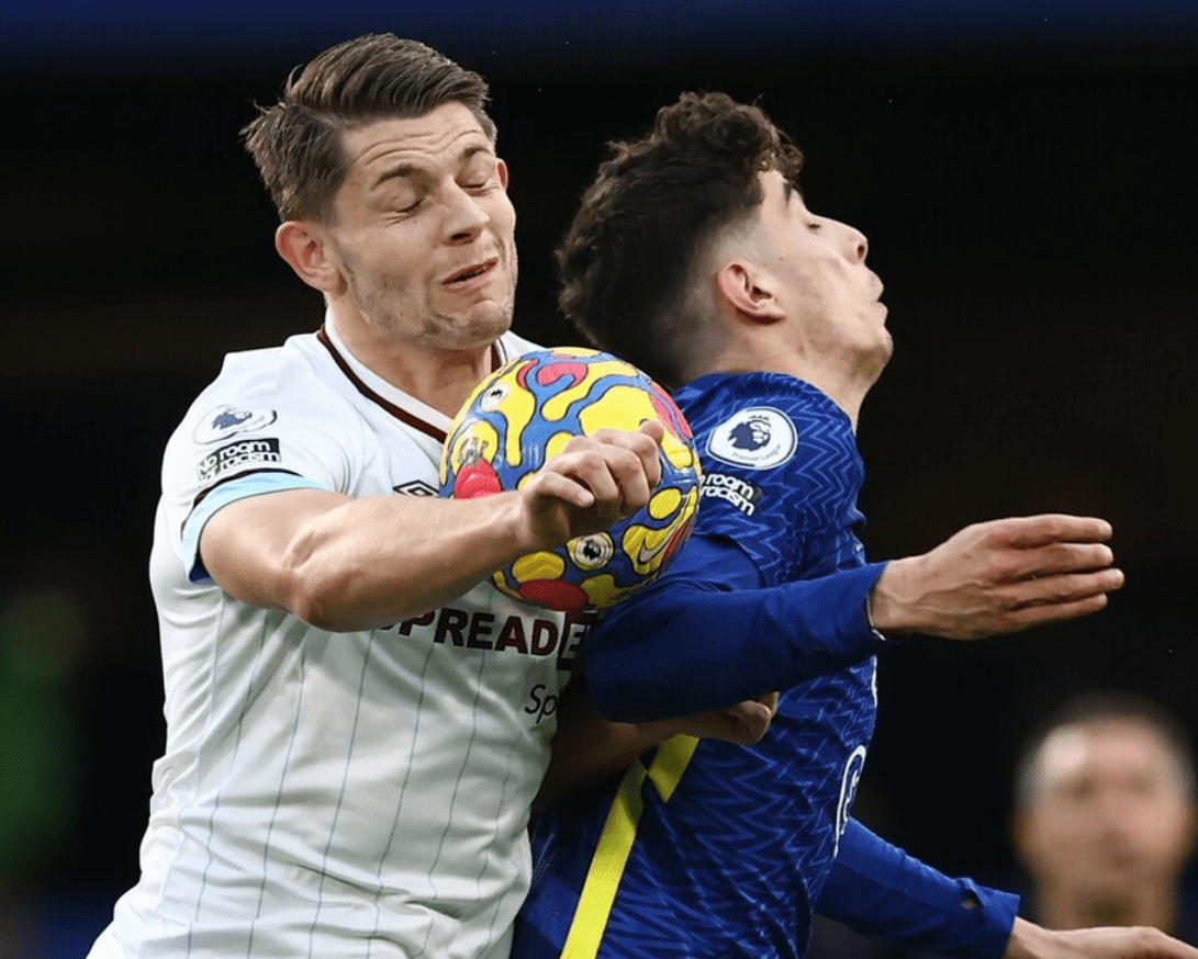 爱游戏体育-Faker在切尔西比赛中精彩发挥，爆冷引发热议！的简单介绍