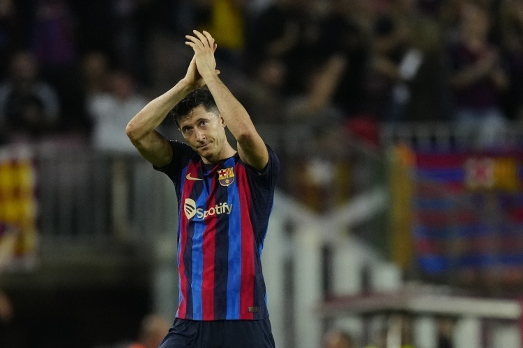 AYX-莱万多夫斯基连续二十场比赛得分超过绝杀，勇士挑战极限！的简单介绍