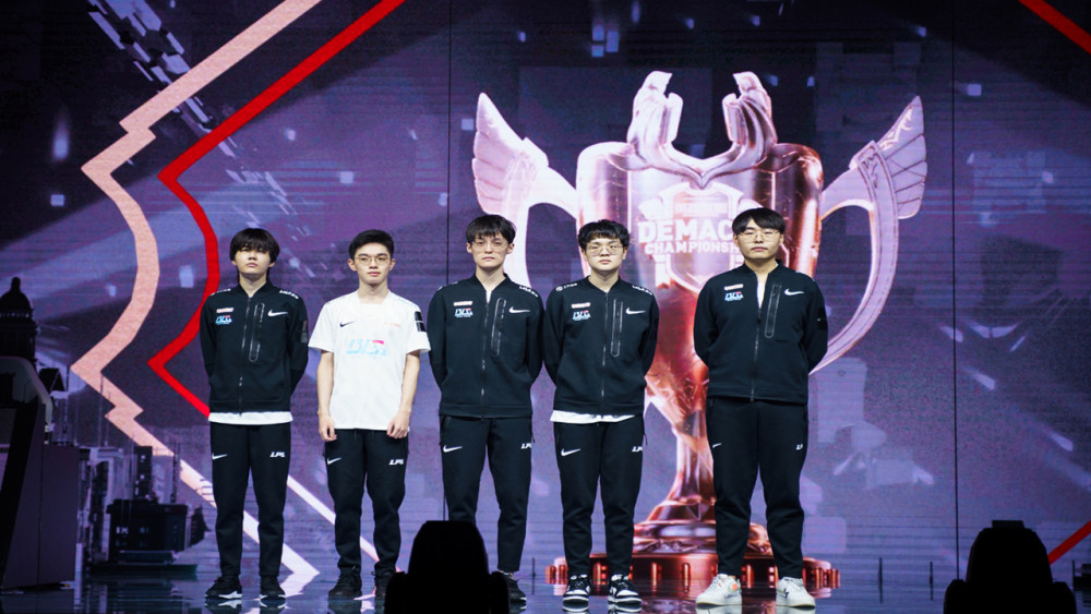 爱游戏-包含Uzi爆冷击败巴塞罗那，战术调整引爆全场！的词条